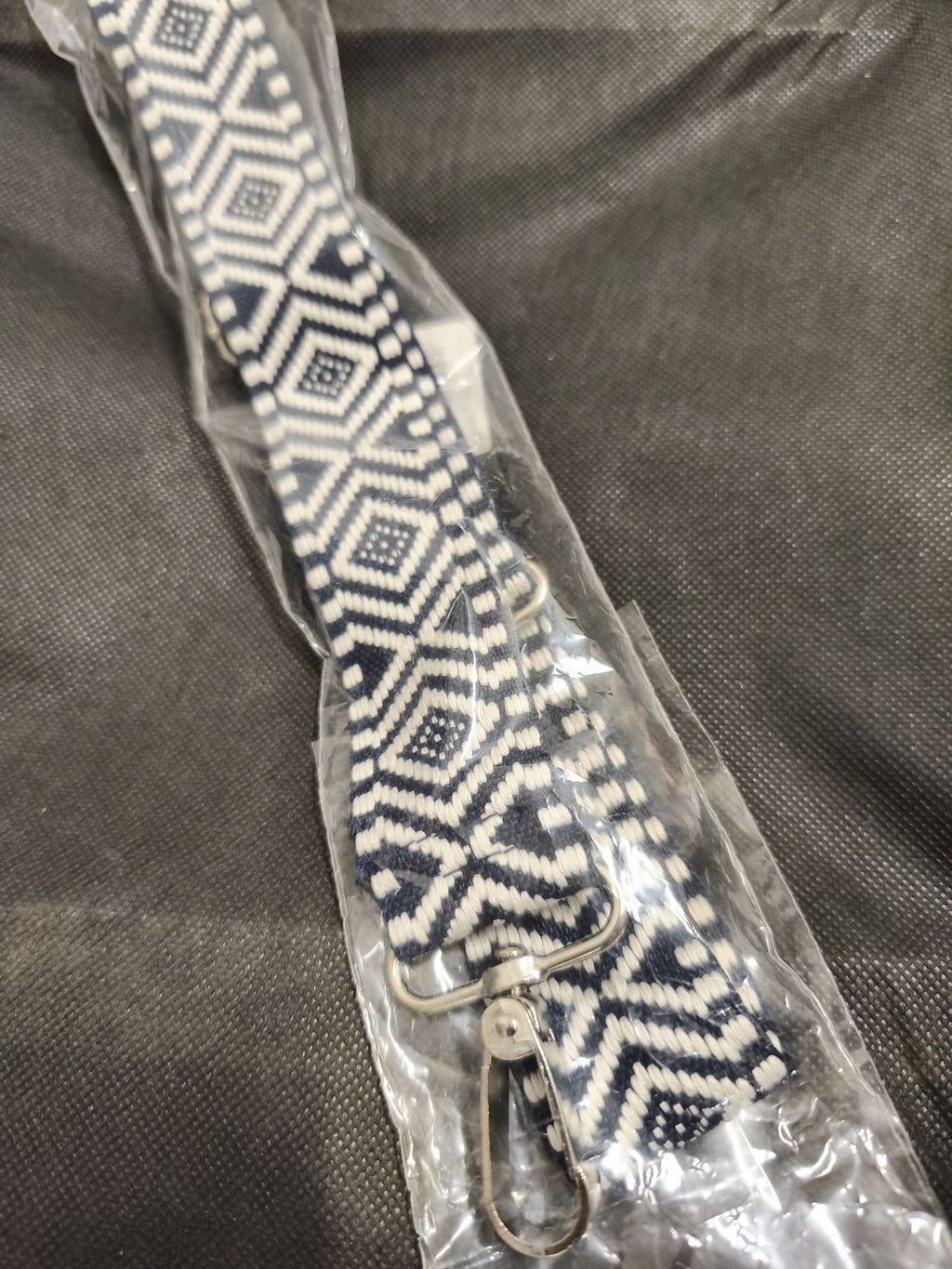 Textil pánt karabineres táskához, szélessége 3,8 cm, fekete - fehér 